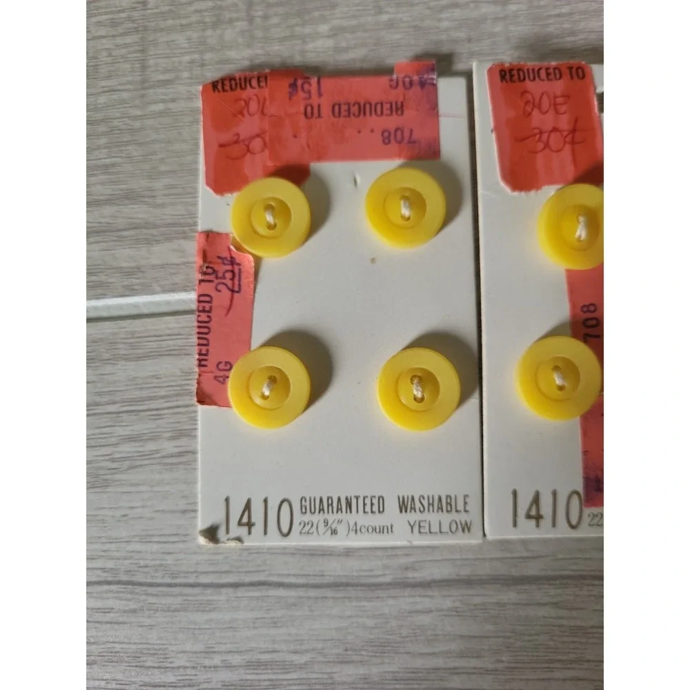 vintage 1410 yellow sewing buttons Le Chic Japan Arts Crafts Size 22‎ 9/16